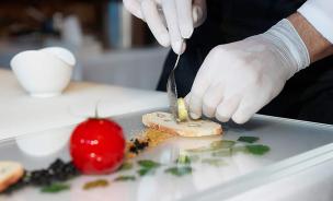 Зачем нужны перчатки при работе с пищевыми продуктами?