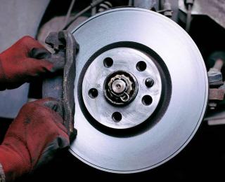 Применение одноразовых перчаток в сфере автобизнеса